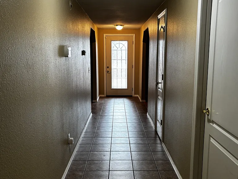 104 Cheyenne Ln — Photo 6