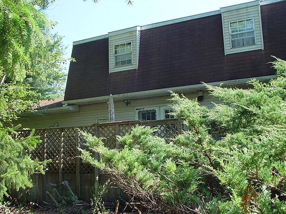 4th image of 1560 Fawn Valley Dr