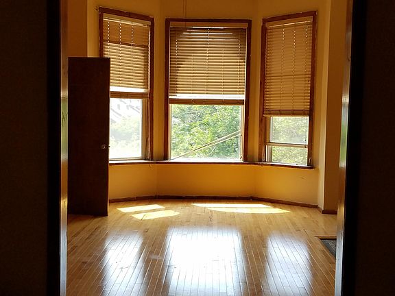 2nd image of 3101 N Sheffield Ave APT 3N