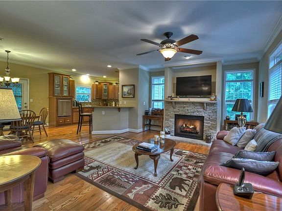 4th image of 400 Westwoods Dr