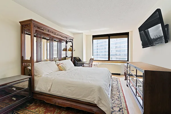 Sold by Corcoran | media 29