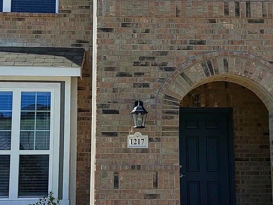1st image of 1217 Goliad Dr