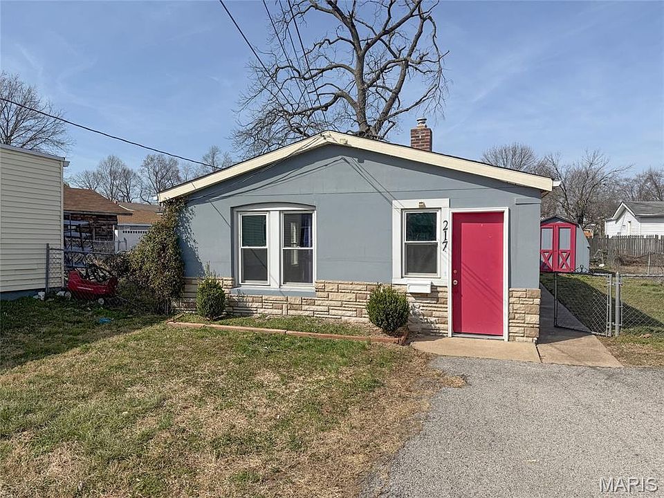 1st image of 217 W Arlee Ave