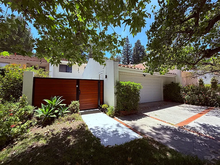 2751 Claray Dr — Photo 1
