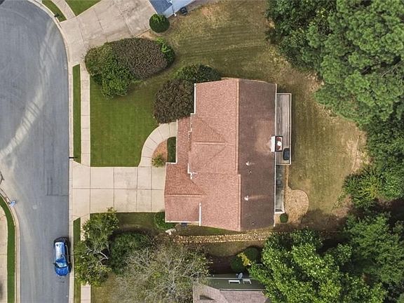 5th image of 122 Vine Creek Pl