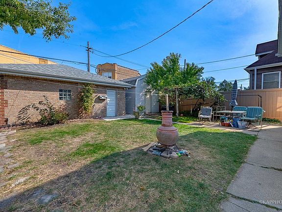 4th image of 6173 N Nagle Ave