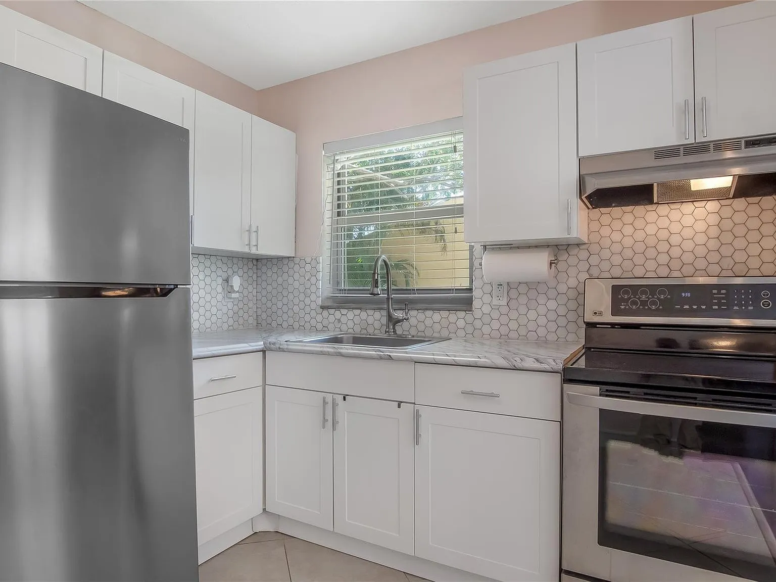2 bed, 1.0 bath, 609 sqft, $1,725 — Photo 1