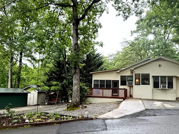 112 Cindy Pkwy, Cleveland, GA 30528