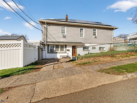 5th image of 247 Malcolm ave