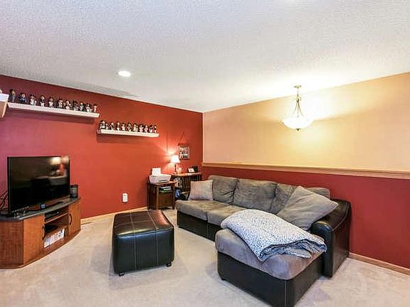 4th image of 894 Braunworth Ct
