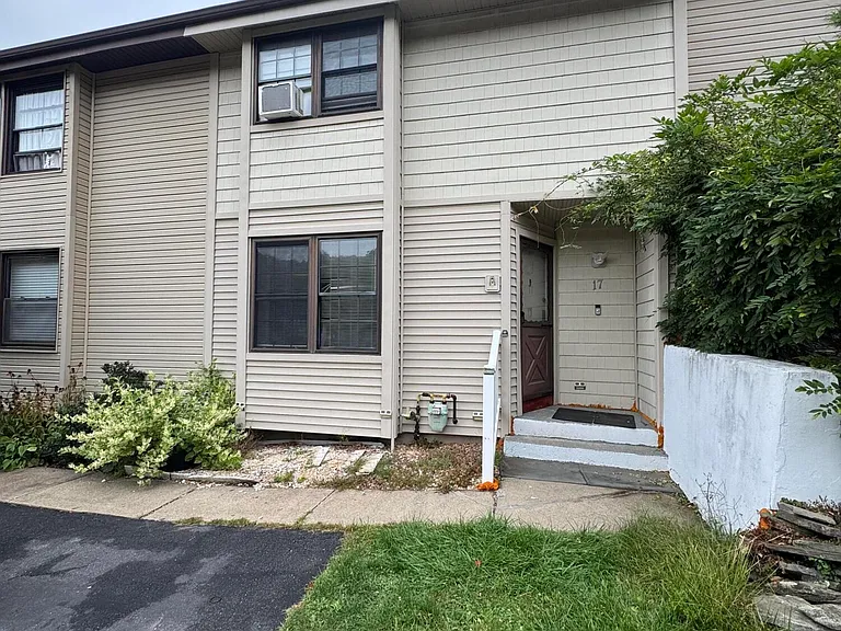 17 Hunts Ct — Photo 1