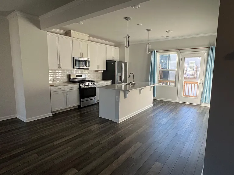 6417 Mentor Pl — Photo 6