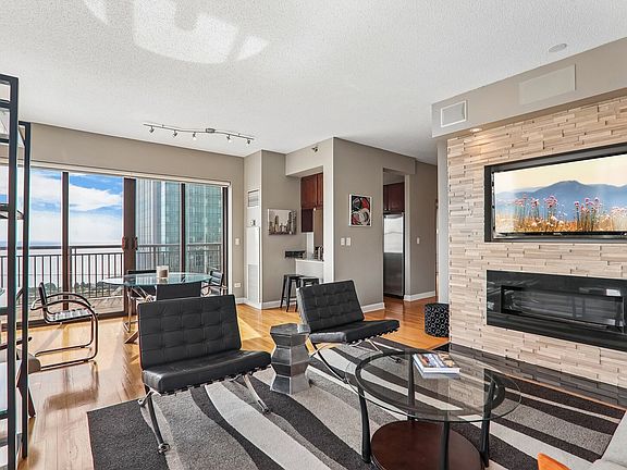 4th image of 41 E 8th St APT 3301