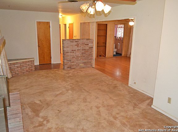 4th image of 304 Skyforest Dr