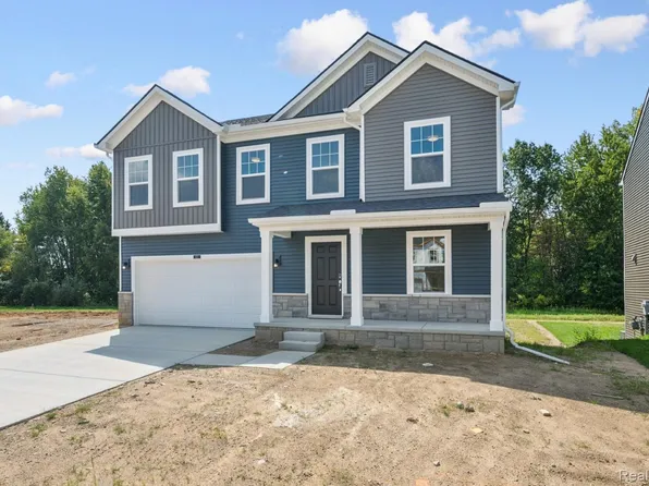 423 Hidden Riv W, Holly, MI 48442
