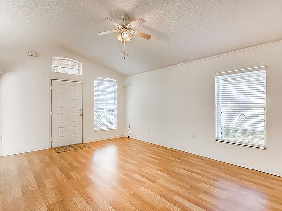 4th image of 4133 Mendenwood Ln