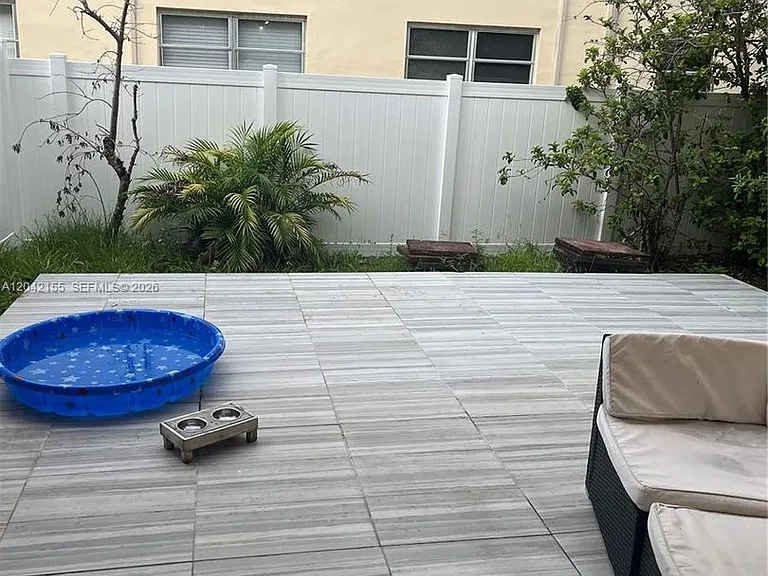 5347 SW 40th Ave — Photo 6