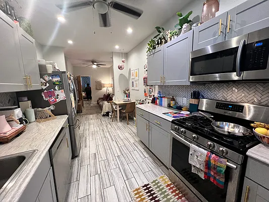 Rented by Francis Castoria LREB | media 6