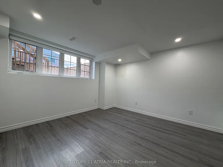 43 Creedon Cres #BASEMENT — Photo 4