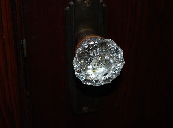 5th image of 910 E Orchard St