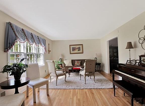 5th image of 227 Sheffey Ln