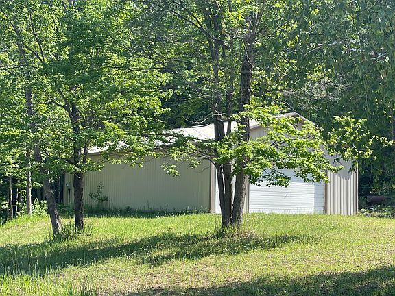 3rd image of 15995 Lakeview Dr