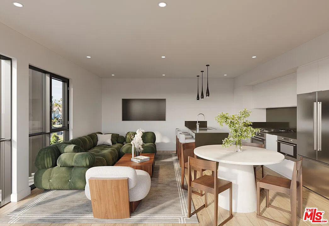 1245 N Formosa Ave — Photo 1