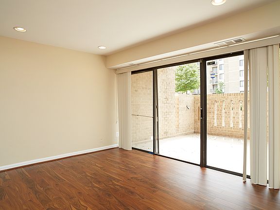 4th image of 100 Monroe St #10