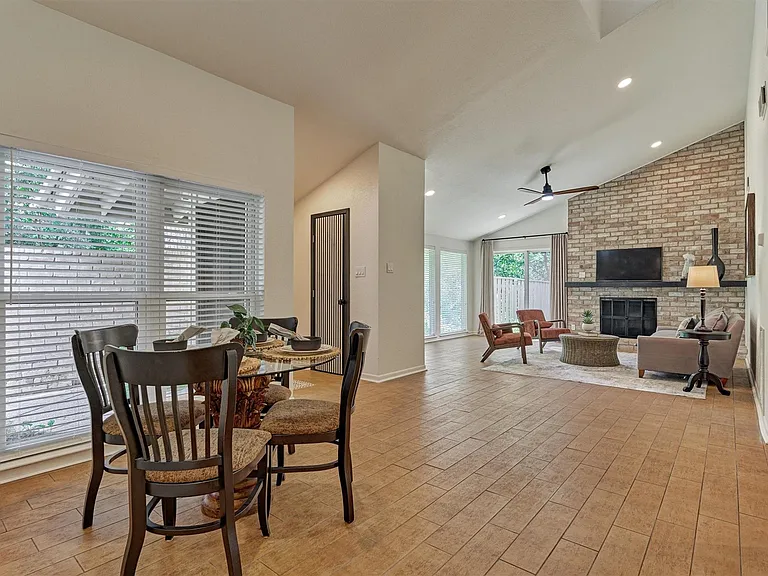 2351 W Settlers Way — Photo 12