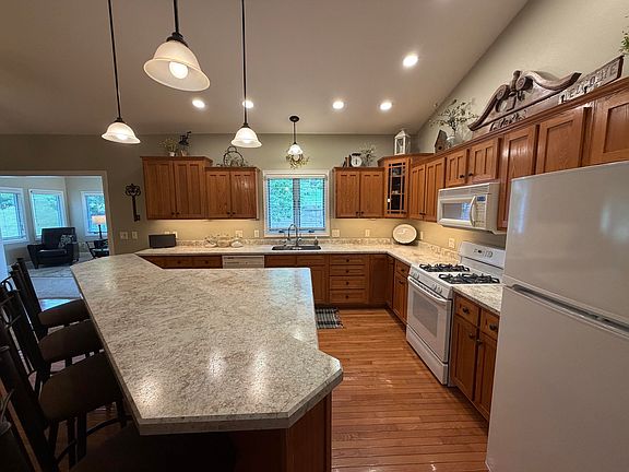 3rd image of 2414 Spruce Wood Dr