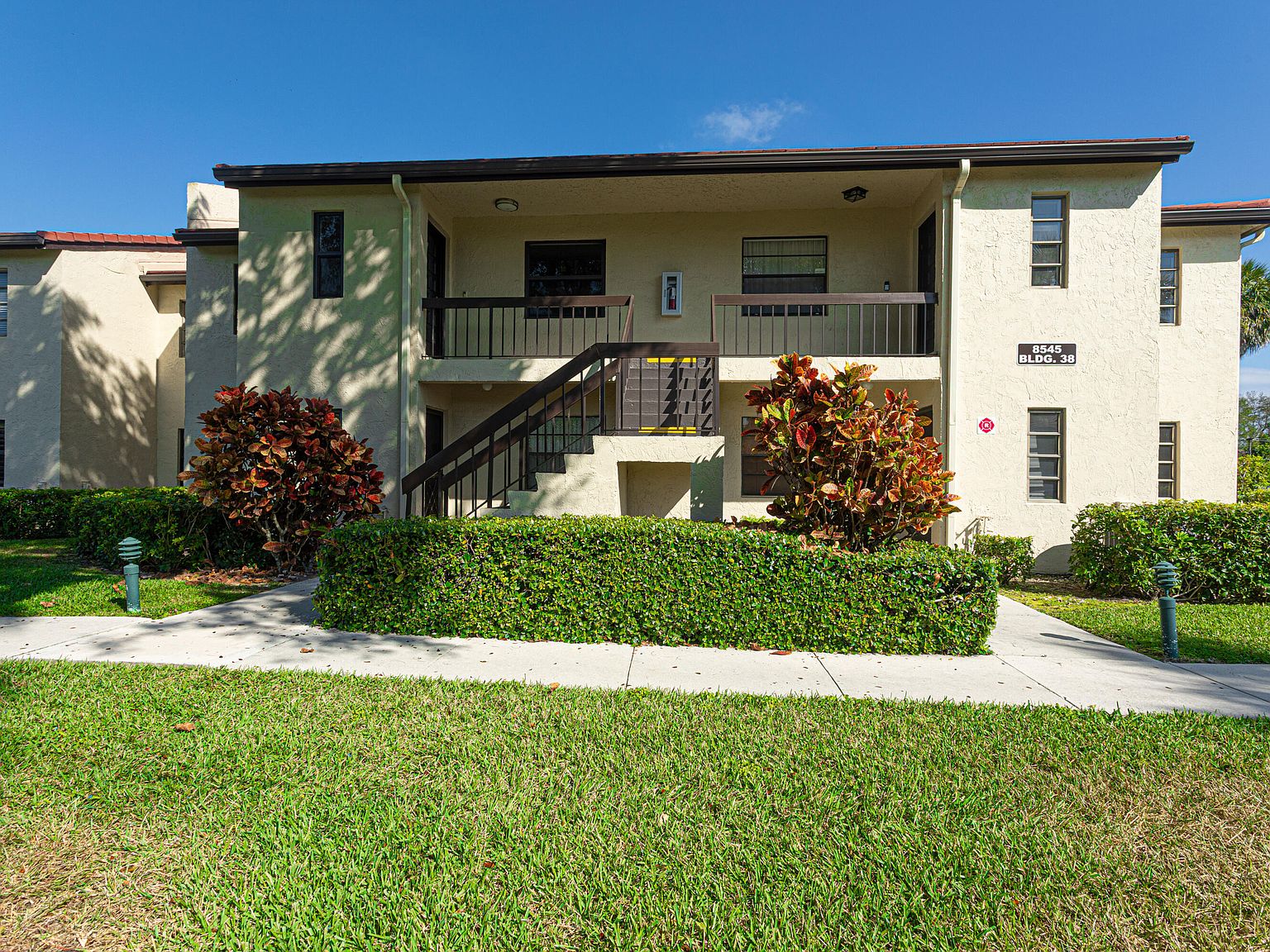 8545 Casa Del Lago #F