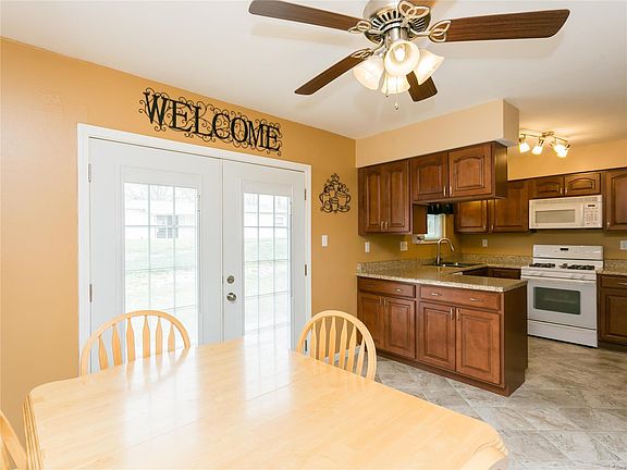 3rd image of 705 Peal Dr