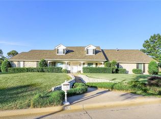 6904 N Waterwood Way, Warr Acres, OK 73132