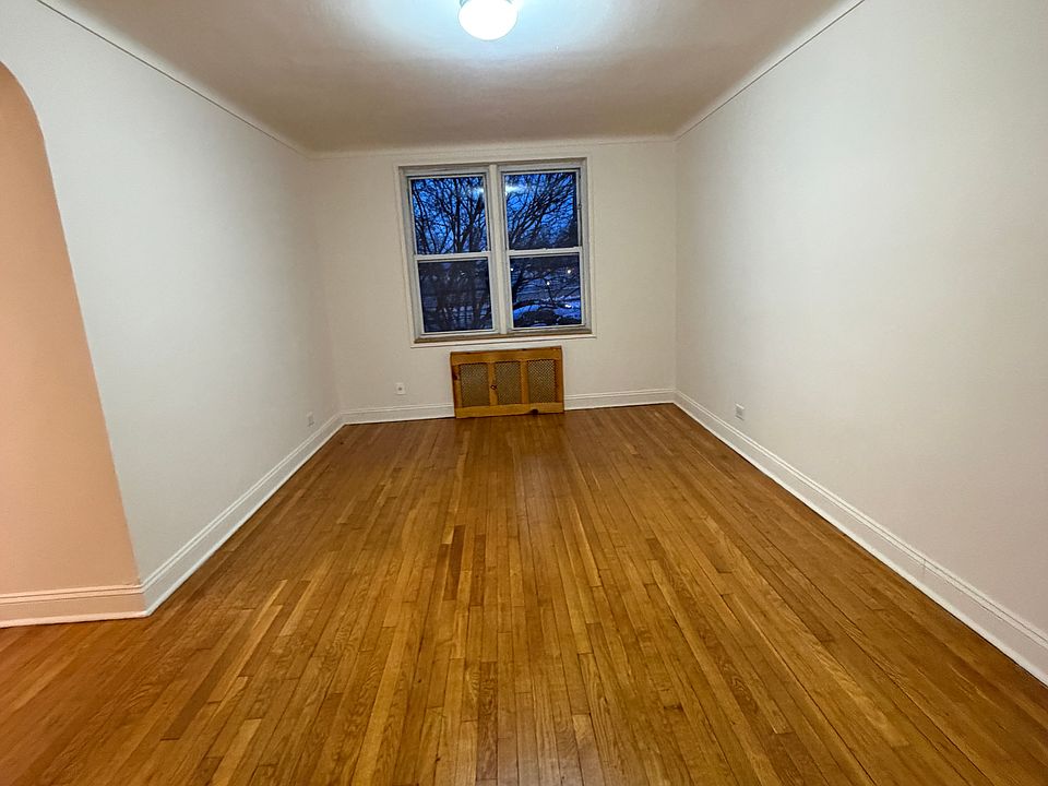 1st image of 13510 Grand Central Pkwy APT 110