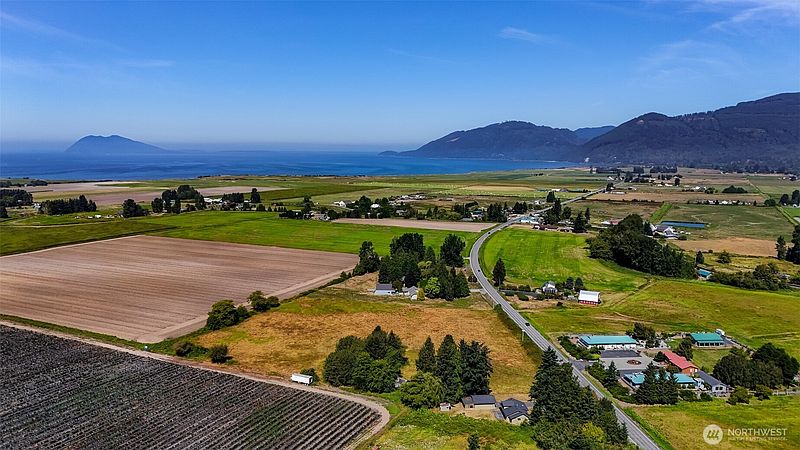 5th image of 5836 Chuckanut Drive