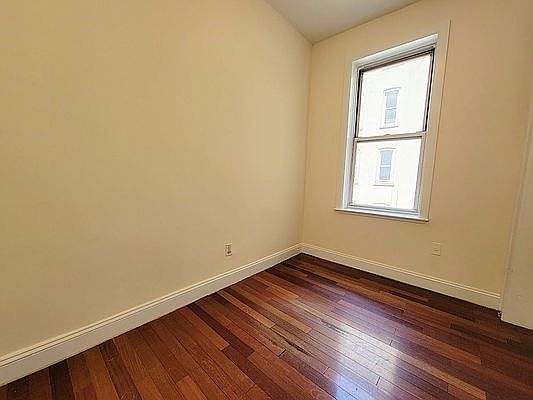 5th image of 410 W 44th St APT 32