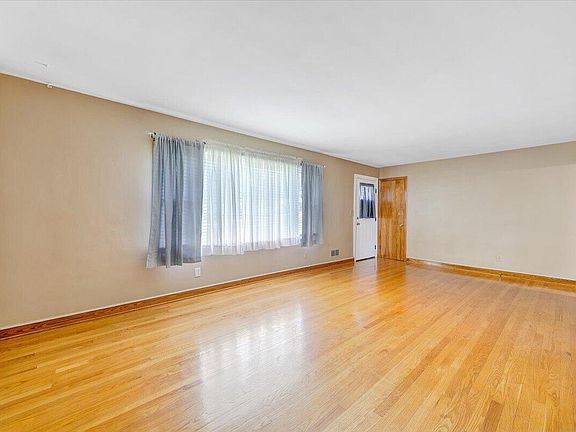 4th image of 180 Blue Ridge Dr