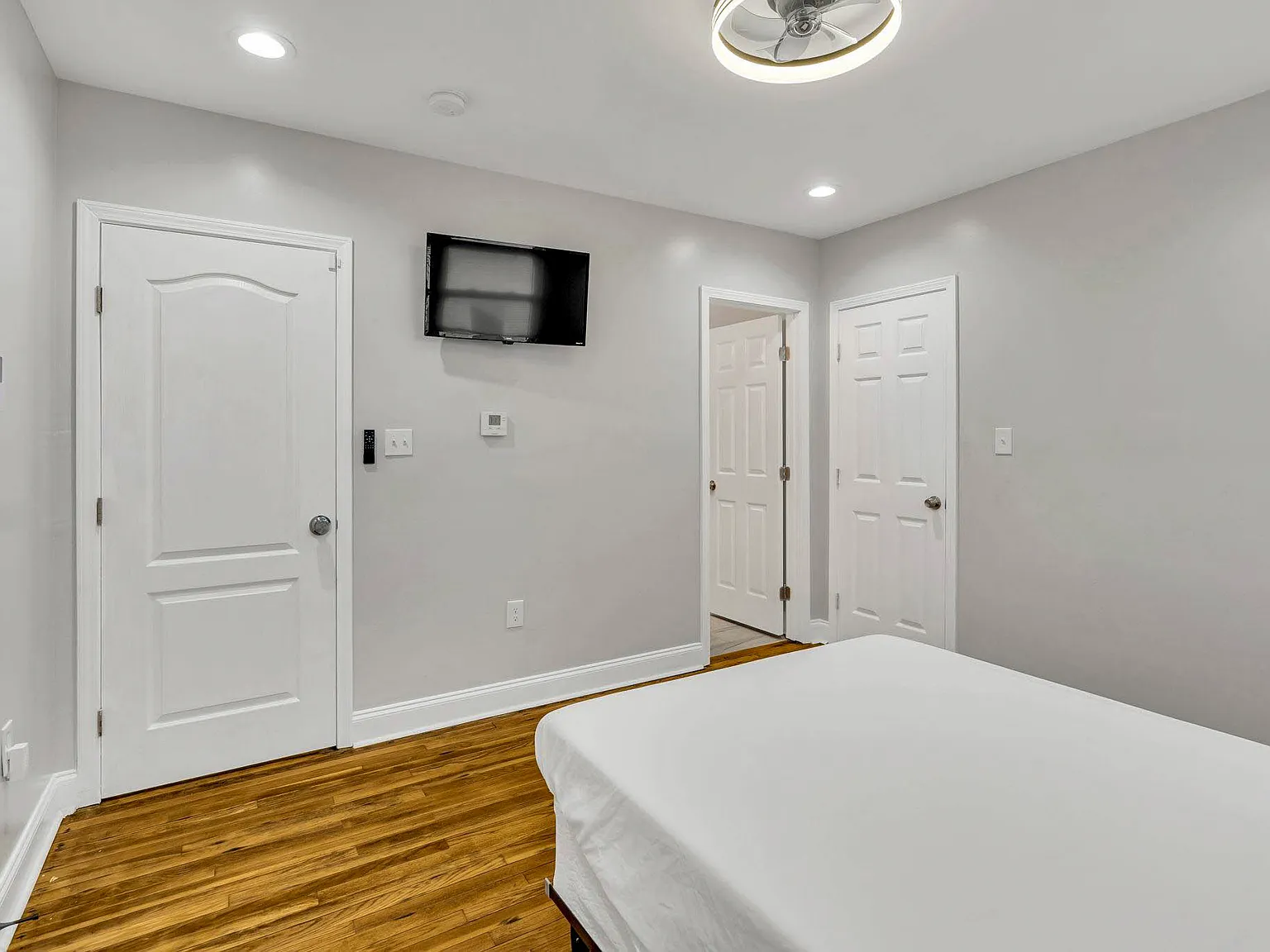 4 bed, 5.0 bath, 1550 sqft, $1,178 — Photo 2