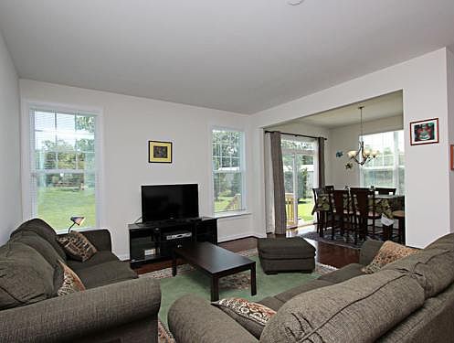 3rd image of 23763 Pembroke Ln