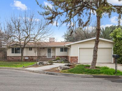 415 Lotus Dr, Hanford, CA, 93230