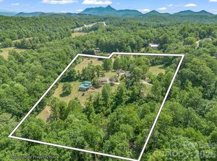 255 & 257 Crescent St, Saluda, NC 28773