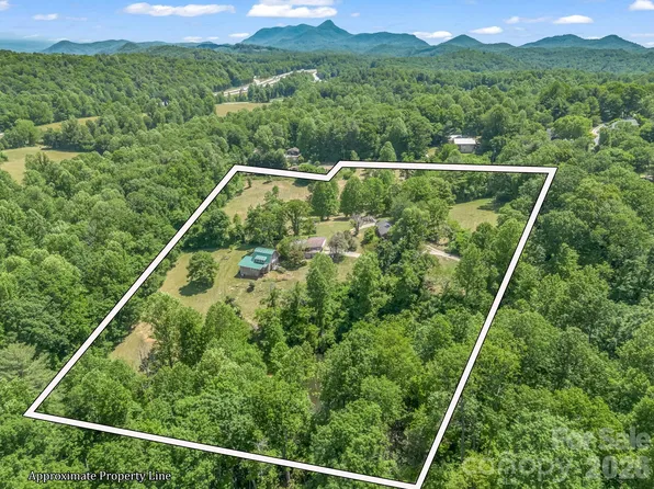 255 & 257 Crescent St, Saluda, NC 28773
