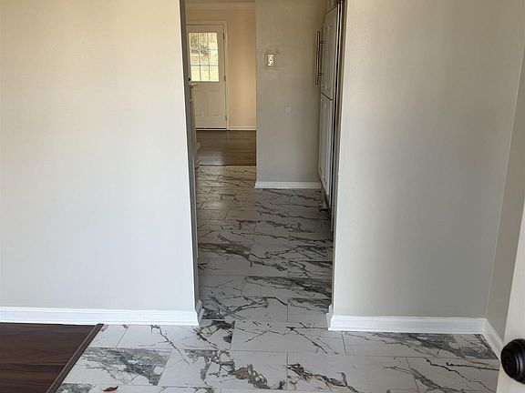 2nd image of 205 Lees Cv