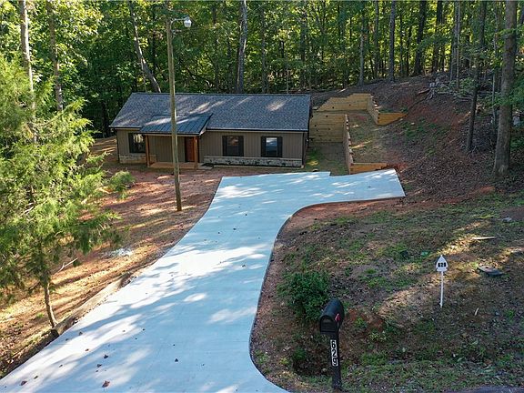 3rd image of 629 Laurel Dr
