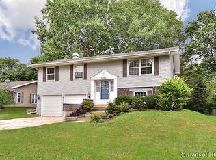 2S654 Ashley Dr, Glen Ellyn, IL 60137