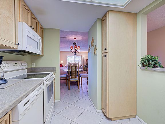 3rd image of 504 Parkdale Mews