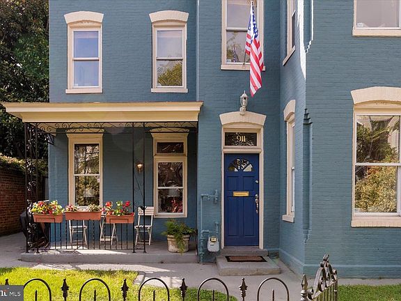 3rd image of 911 Independence Ave SE