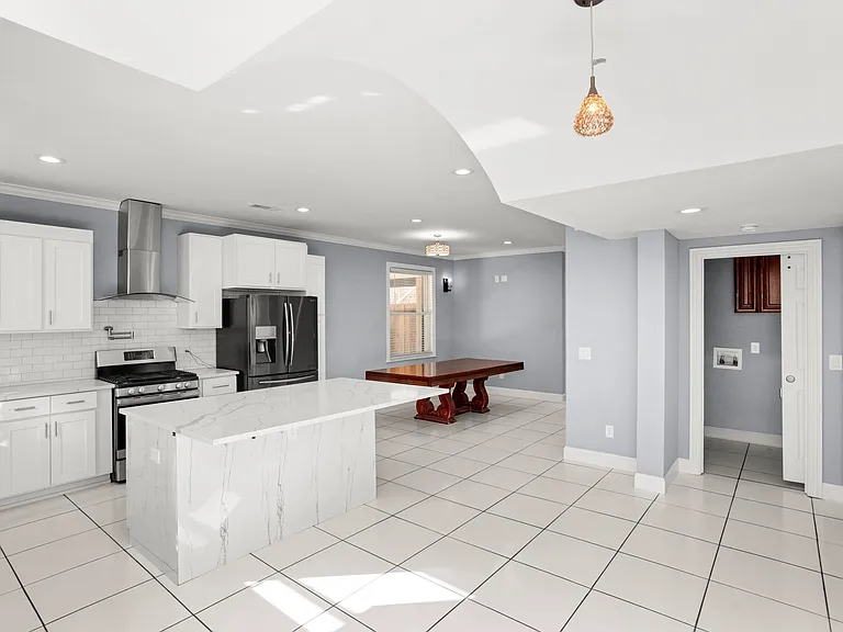 239 E Bledsoe St — Photo 15