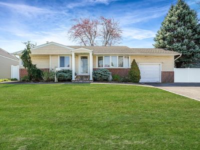 18 Haverford Road, Hicksville, NY, 11801