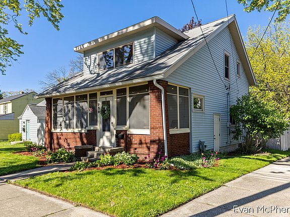3rd image of 759 Eastern Ave NE